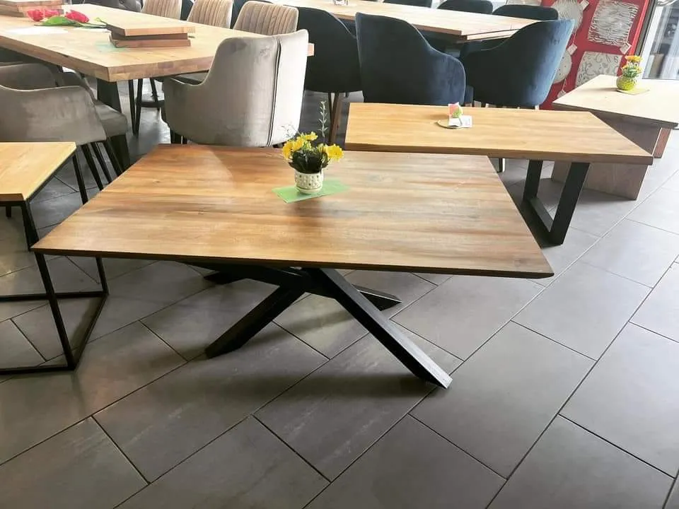Klub sto od masivnog hrasta